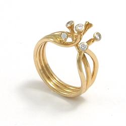 14 kt desingerring med 6 x 0,05 brilanter