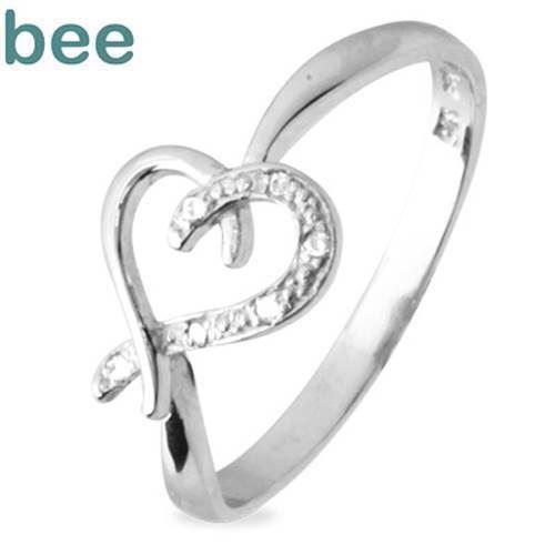 White gold heart diamond ring