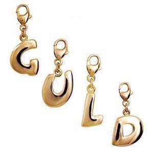 Guld bogstavs vedh�ng med karabin